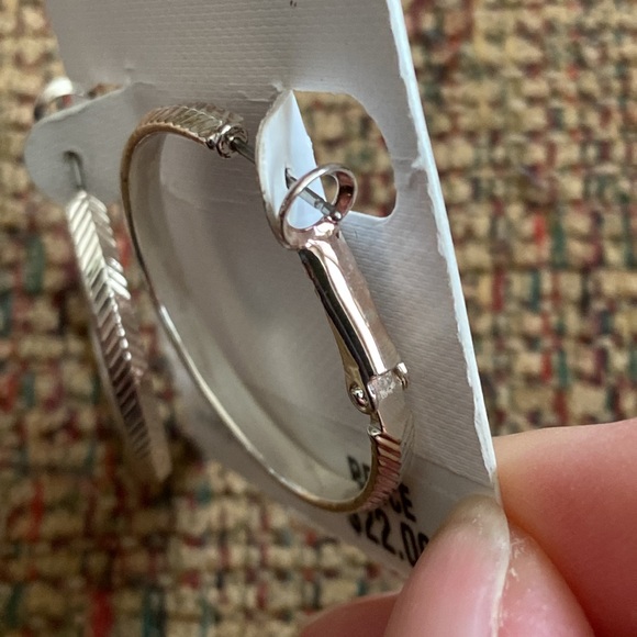 NWT Charter Club Silver Tone Medium Chevron Omega Hoop Earrings Hypoallergenic - Picture 4 of 6